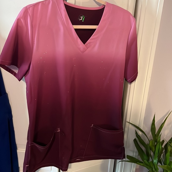 Ombré Pink Sparkly Scrub Top - Picture 4 of 8
